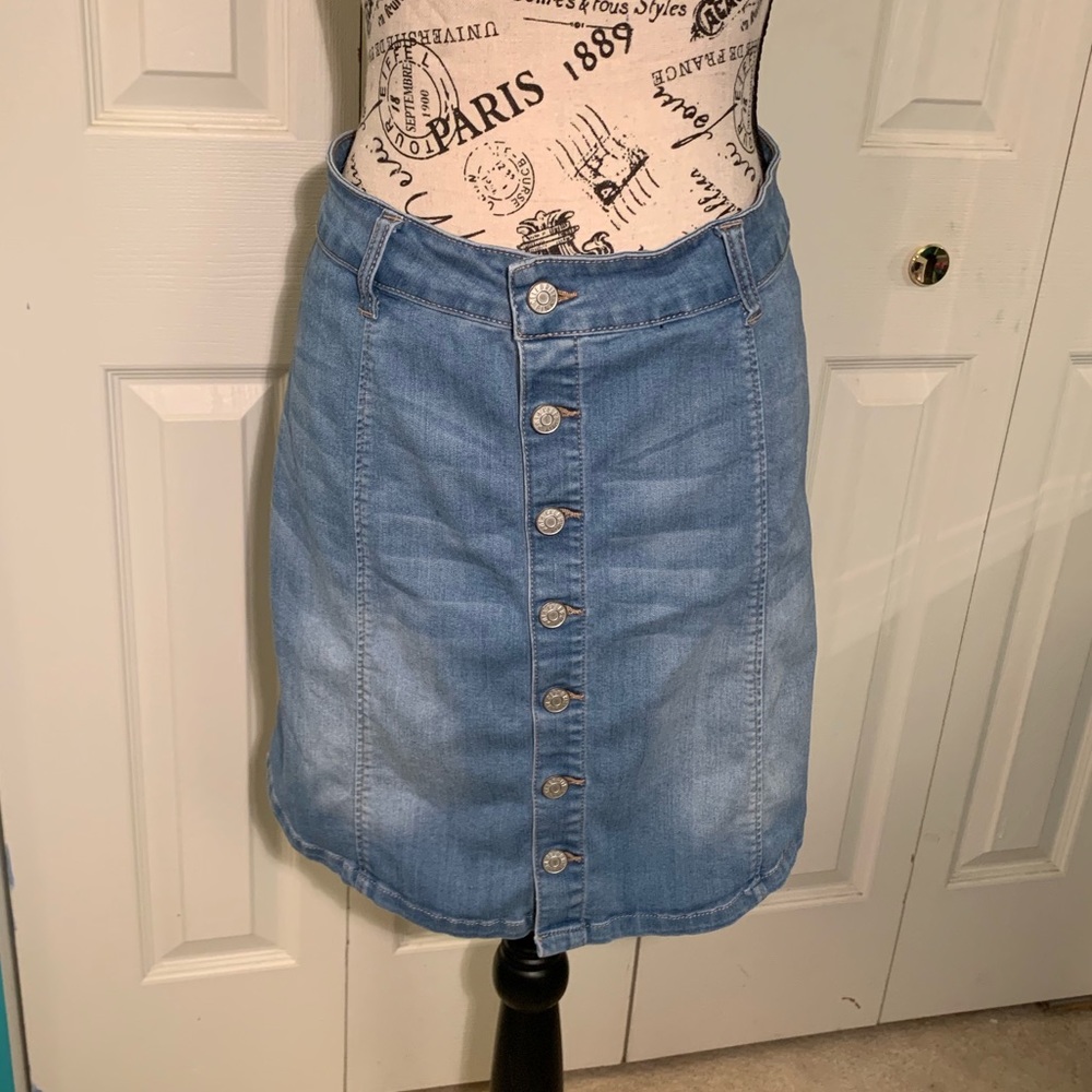 Celebrity Pink whiskered denim skirt